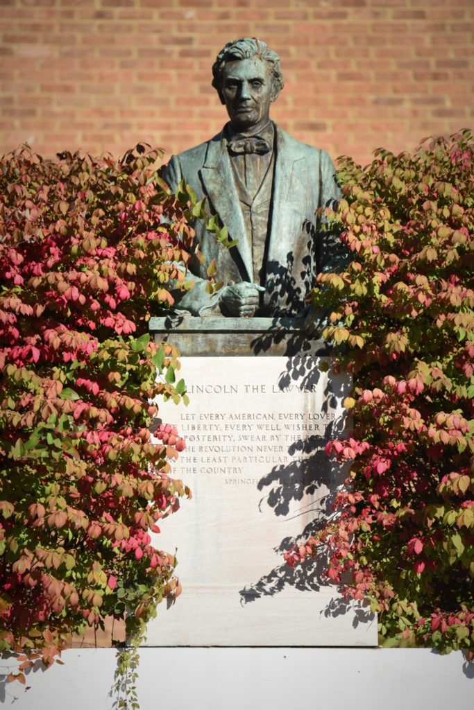 Statue of Lincoln the Lawyer, Photo: Charles Hubbard